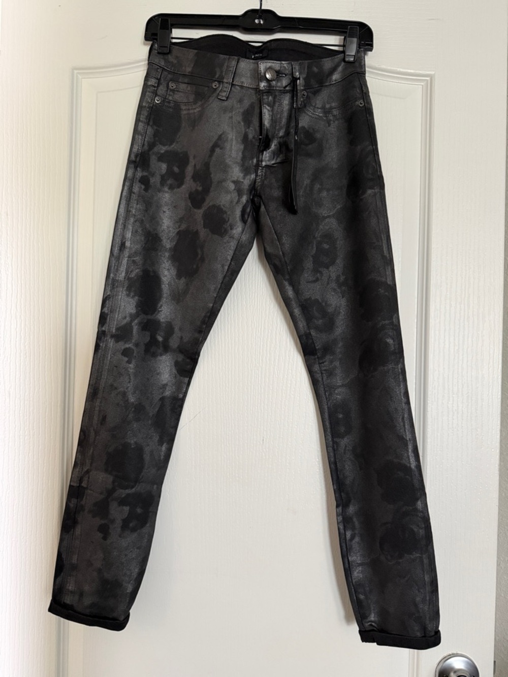New Bebe Women's Black Slim Jeans with Subtle Pattern Sz 25.